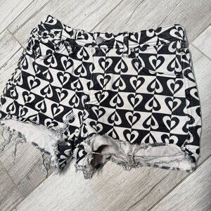 Tinseltown Womens Black & White Heart Patterned‎ Distressed Denim Shorts Size 28